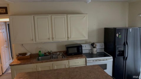 Tiny photo for 915 S MAIN Street, Kokomo, IN 46901 (MLS # 202628585)