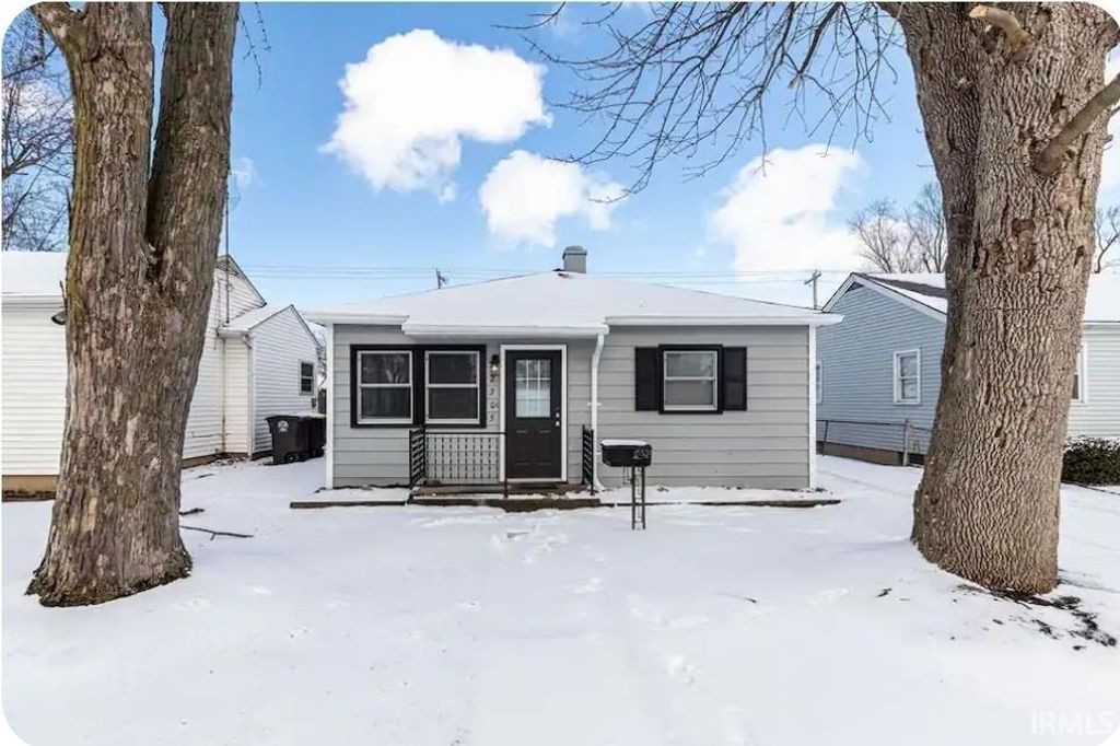 Photo of 2305 Vance Avenue, Fort Wayne, IN 46805 (MLS # 202547539)