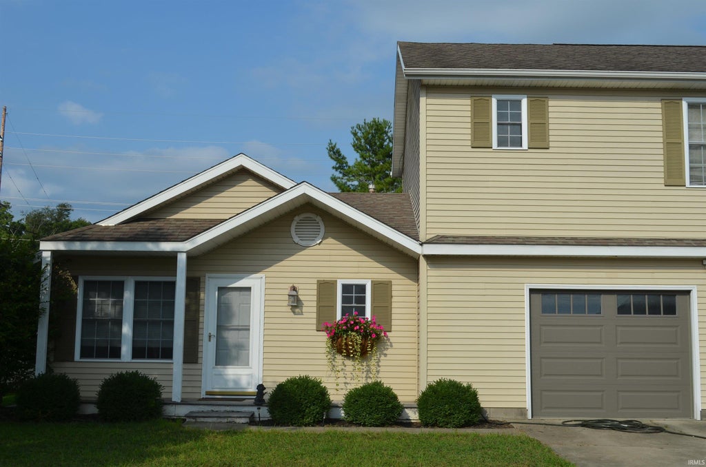 Photo of 1411 S Harkless Drive, Syracuse, IN 46567 (MLS # 202635576)