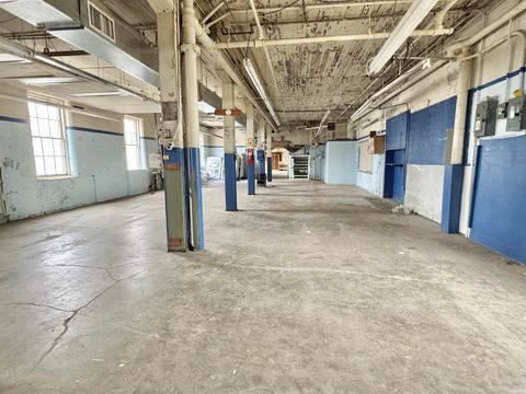 Tiny photo for 100 E Broadway St, Kokomo, IN 46901 (MLS # 202610667)