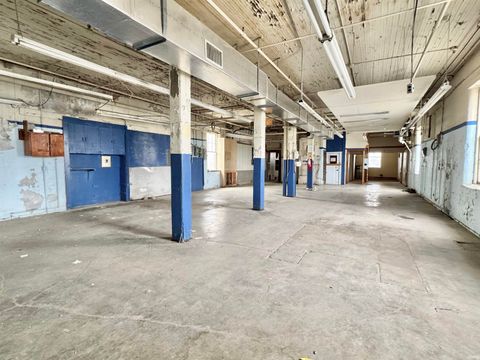 Tiny photo for 100 E Broadway St, Kokomo, IN 46901 (MLS # 202610667)