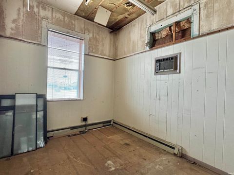 Tiny photo for 100 E Broadway St, Kokomo, IN 46901 (MLS # 202610667)