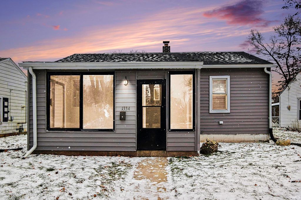 Photo of 1334 Chalfant Street, South Bend, IN 46617 (MLS # 202549407)