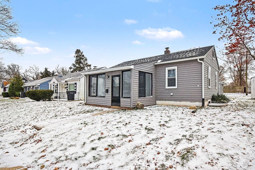 Photo of 1334 Chalfant Street, South Bend, IN 46617 (MLS # 202549407)