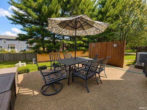 Tiny photo for 6150 Knight Drive, Evansville, IN 47715 (MLS # 202635309)
