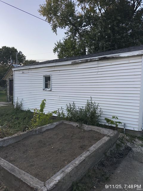 Tiny photo for 68 E Washington Avenue, Peru, IN 46970 (MLS # 202547393)