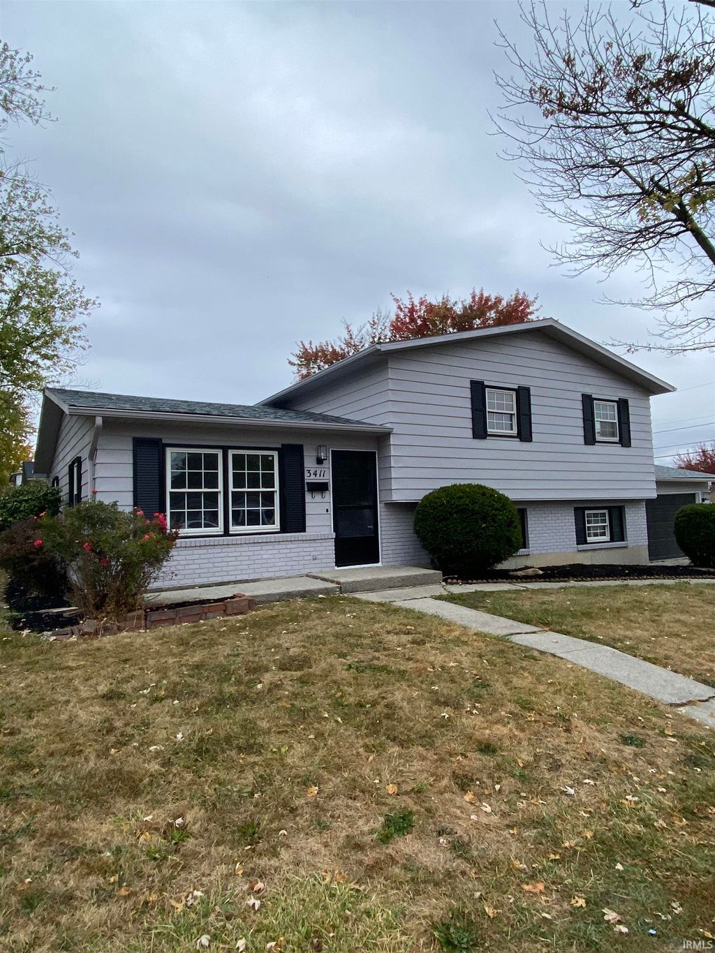Photo of 3411 Charlotte Avenue, Fort Wayne, IN 46805 (MLS # 202541878)