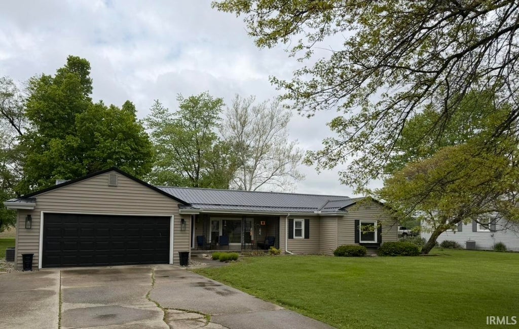 Photo of 11822 Winchester Road, Fort Wayne, IN 46819 (MLS # 202623893)