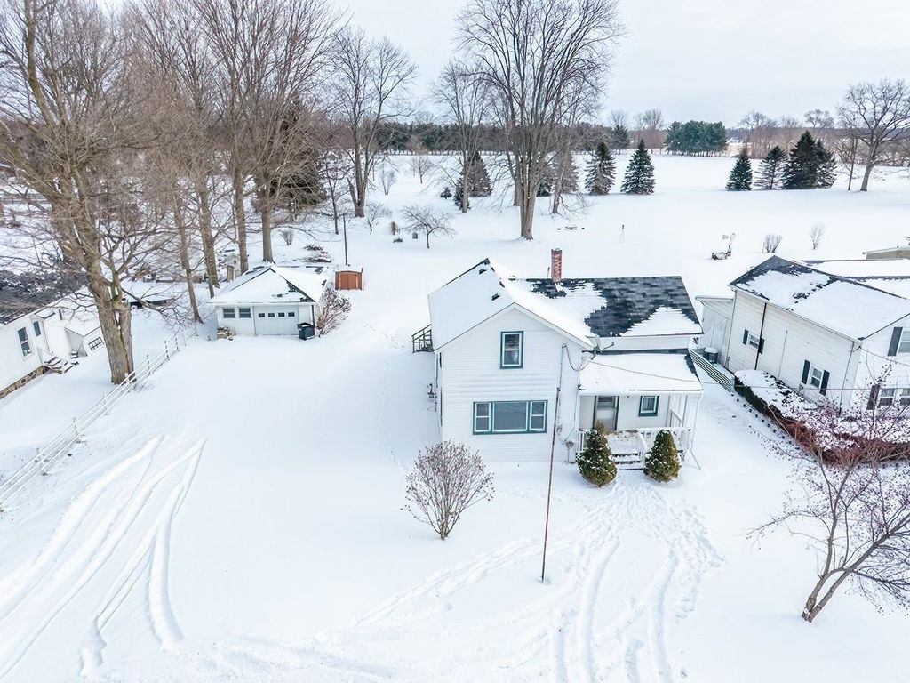 Photo of 6470 N State Road 327, Orland, IN 46776 (MLS # 202603433)