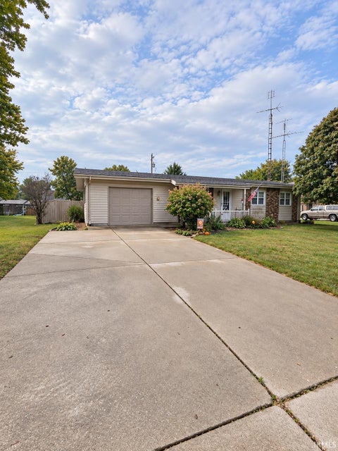 Tiny photo for 517 E Violet Drive, Francesville, IN 47946 (MLS # 202638661)