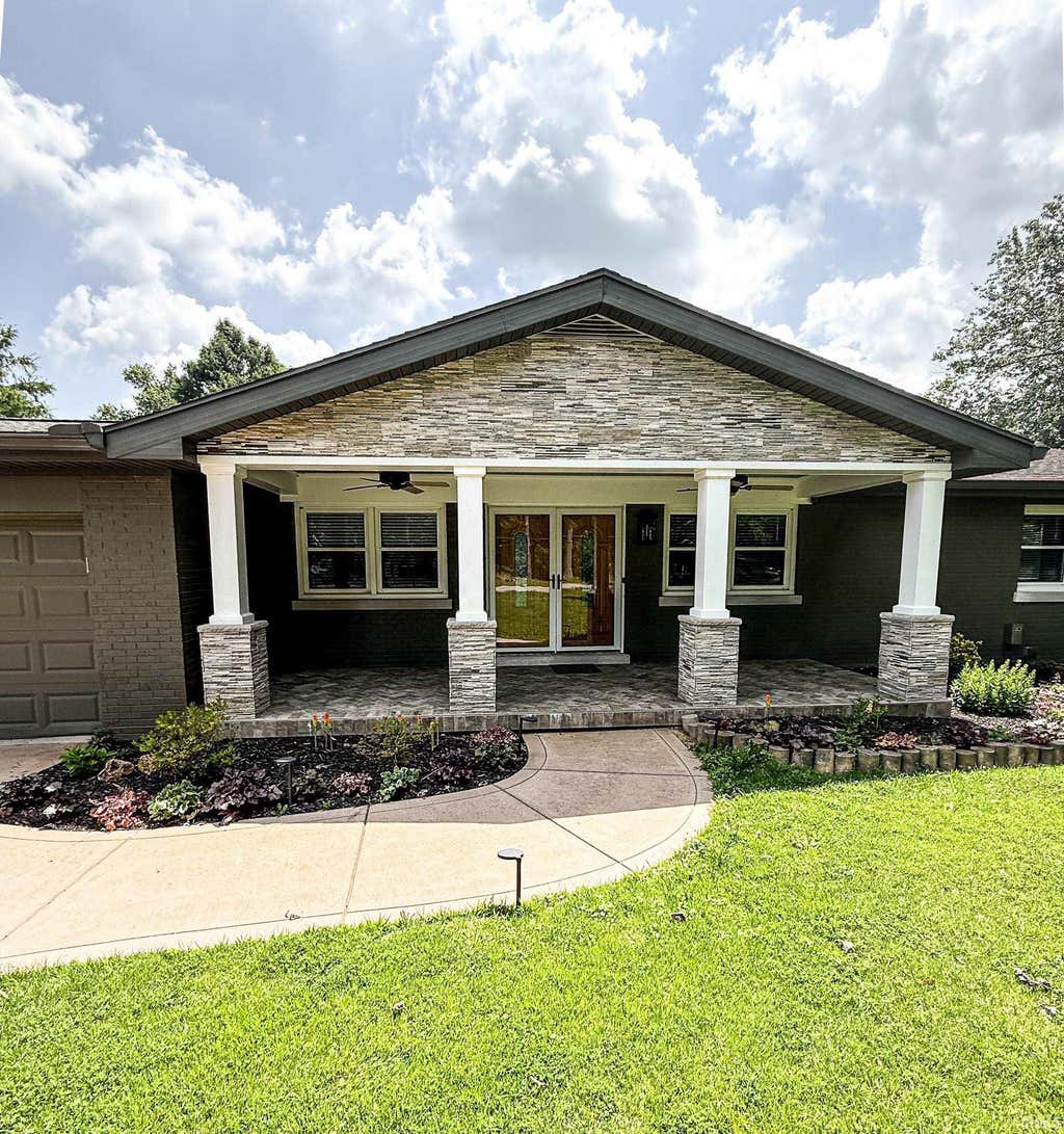 Photo of 15703 Old State Road, Evansville, IN 47725 (MLS # 202626520)