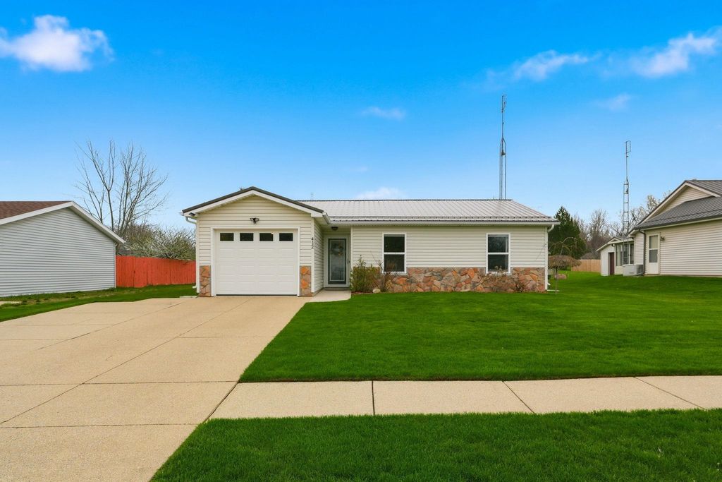 Photo of 412 N McKinley Street, Angola, IN 46703 (MLS # 202612654)