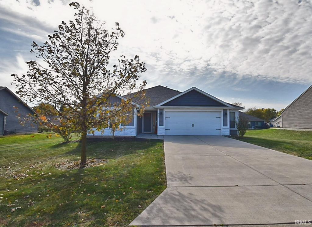 Photo of 306 E Quail Drive, Oxford, IN 47971 (MLS # 202545169)