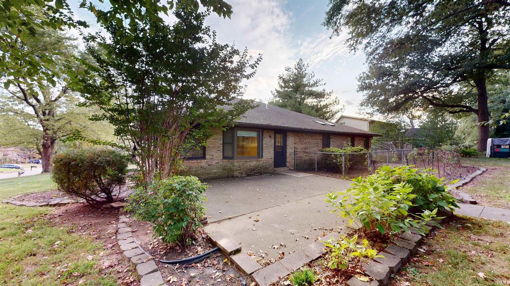 Photo of 5610 Saint Catherine Court, Newburgh, IN 47630 (MLS # 202544404)