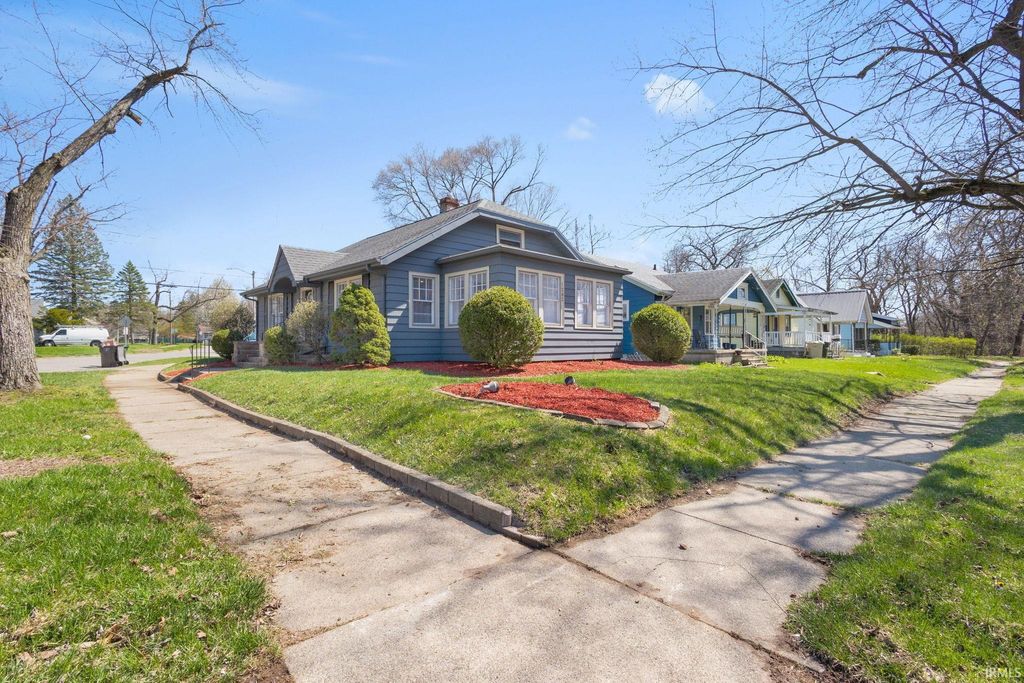 Photo of 1202 S Twyckenham Drive, South Bend, IN 46615 (MLS # 202612120)