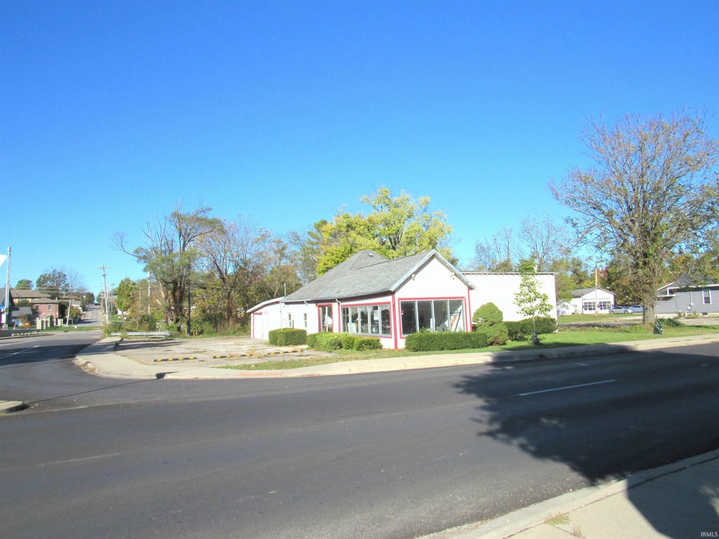 Photo of 756 S Walnut Street, Bloomington, IN 47401 (MLS # 202643273)