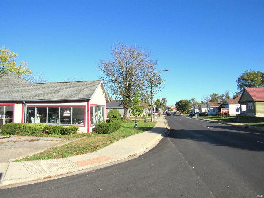 Photo of 756 S Walnut Street, Bloomington, IN 47401 (MLS # 202643273)