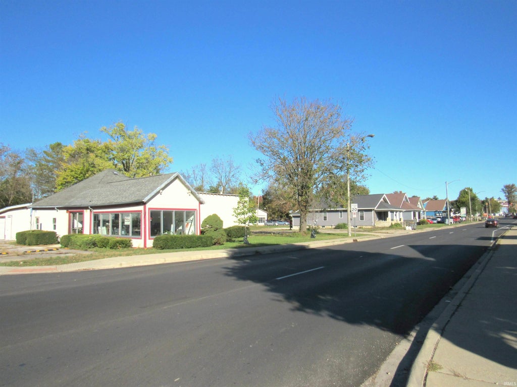 Photo of 756 S Walnut Street, Bloomington, IN 47401 (MLS # 202643273)