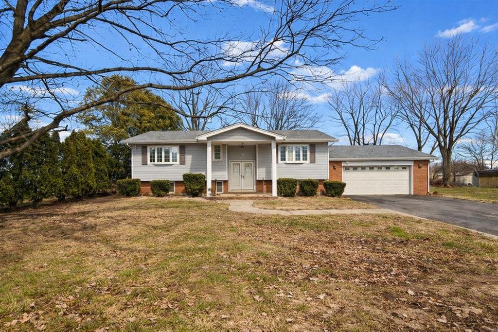 Photo of 705 Crestview Drive, North Manchester, IN 46962 (MLS # 202606777)