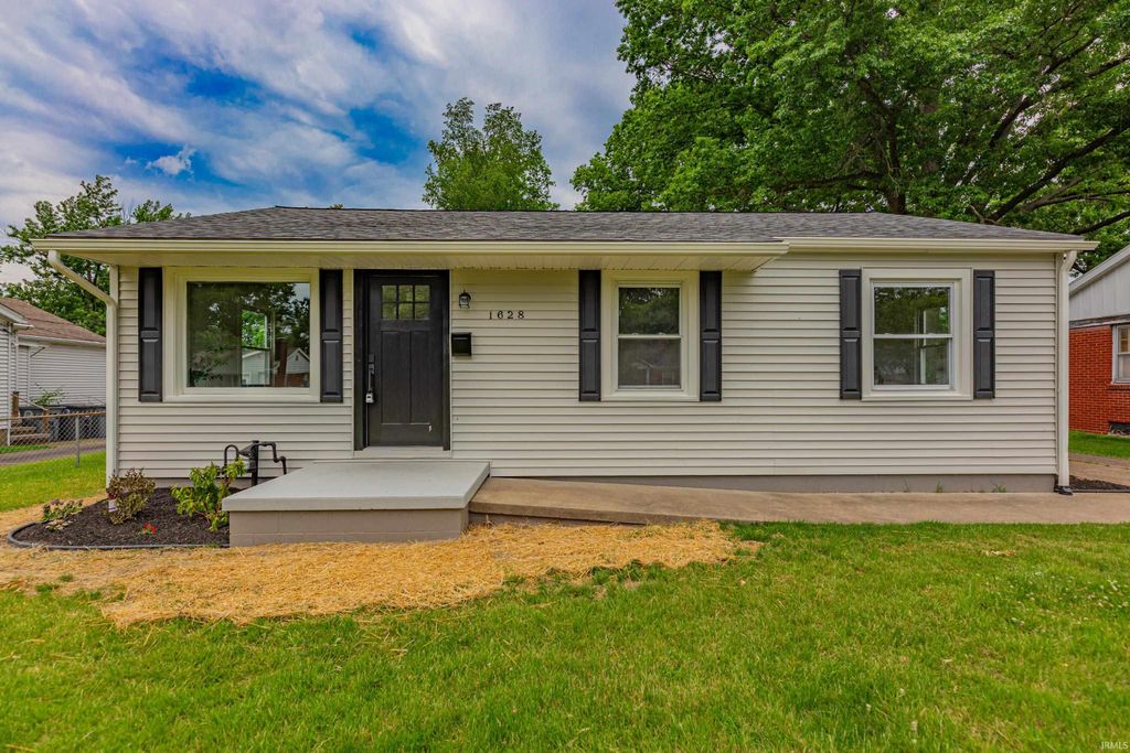 Photo of 1628 E Blackford Avenue, Evansville, IN 47714 (MLS # 202619174)