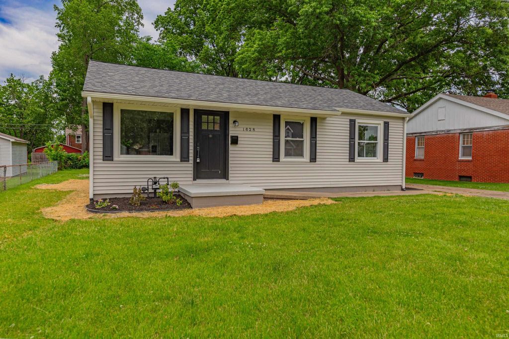 Photo of 1628 E Blackford Avenue, Evansville, IN 47714 (MLS # 202619174)