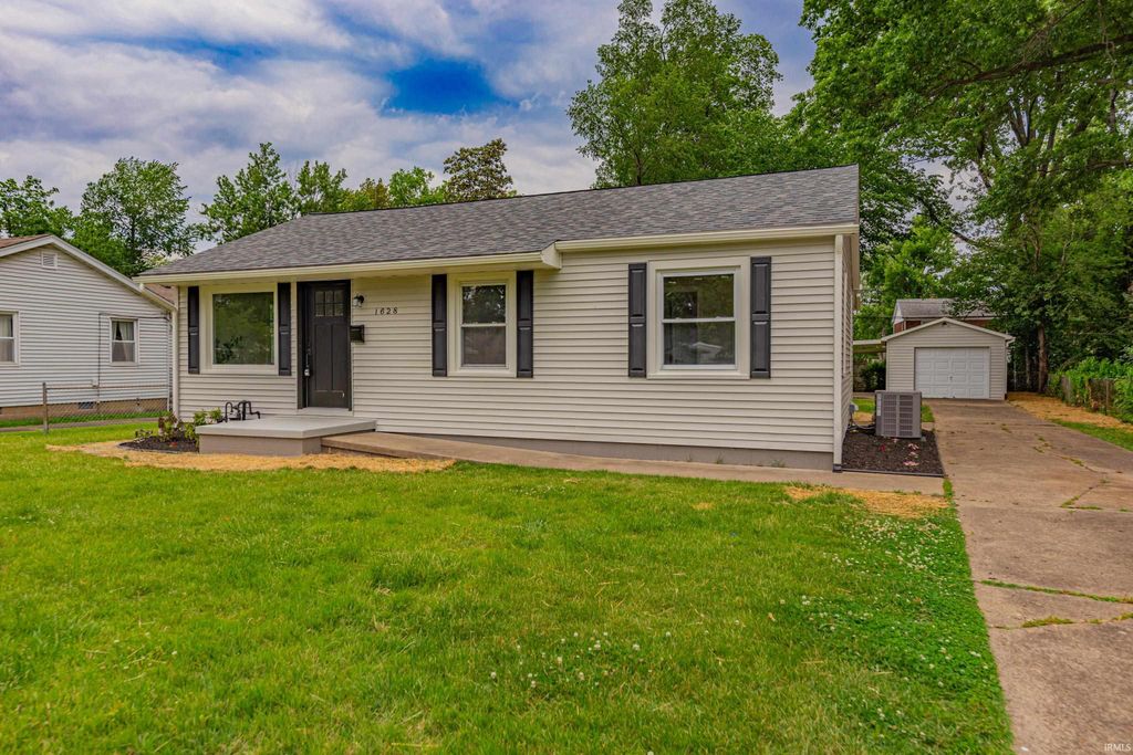 Photo of 1628 E Blackford Avenue, Evansville, IN 47714 (MLS # 202619174)