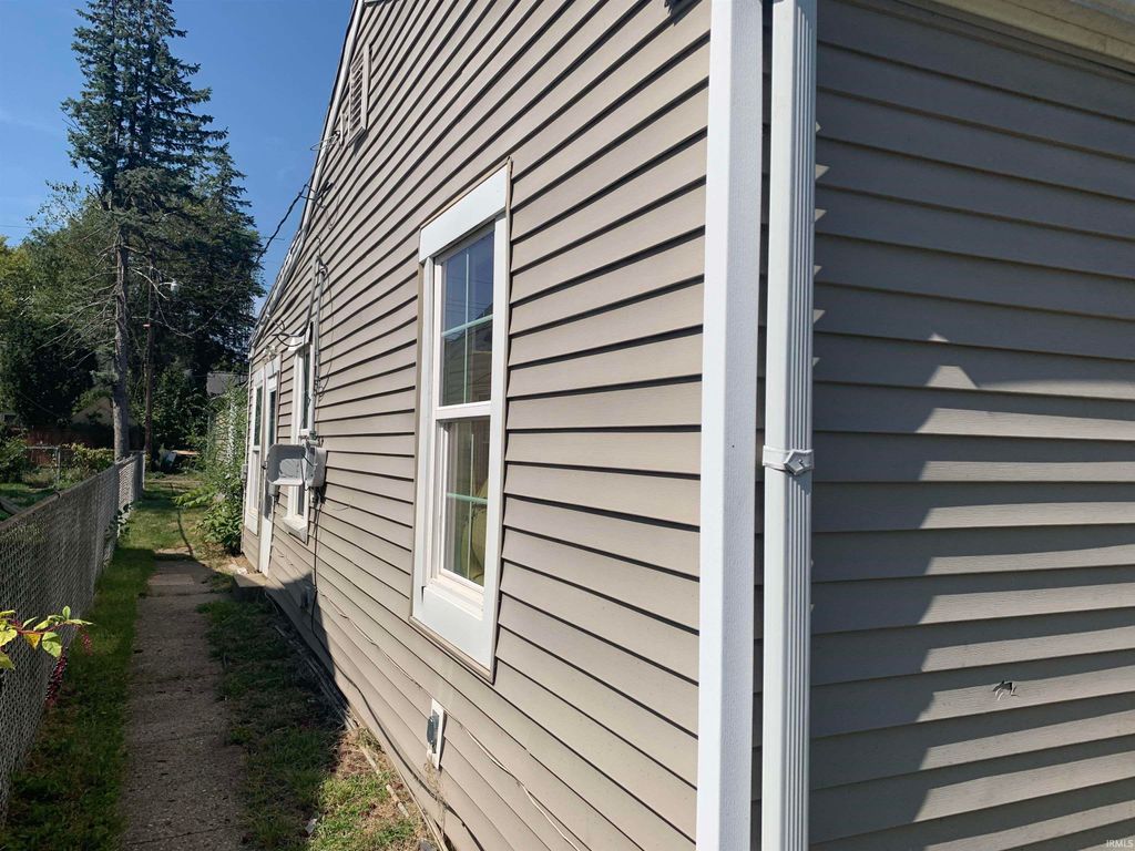 Photo of 1649 N Adams Street, South Bend, IN 46628 (MLS # 202542922)