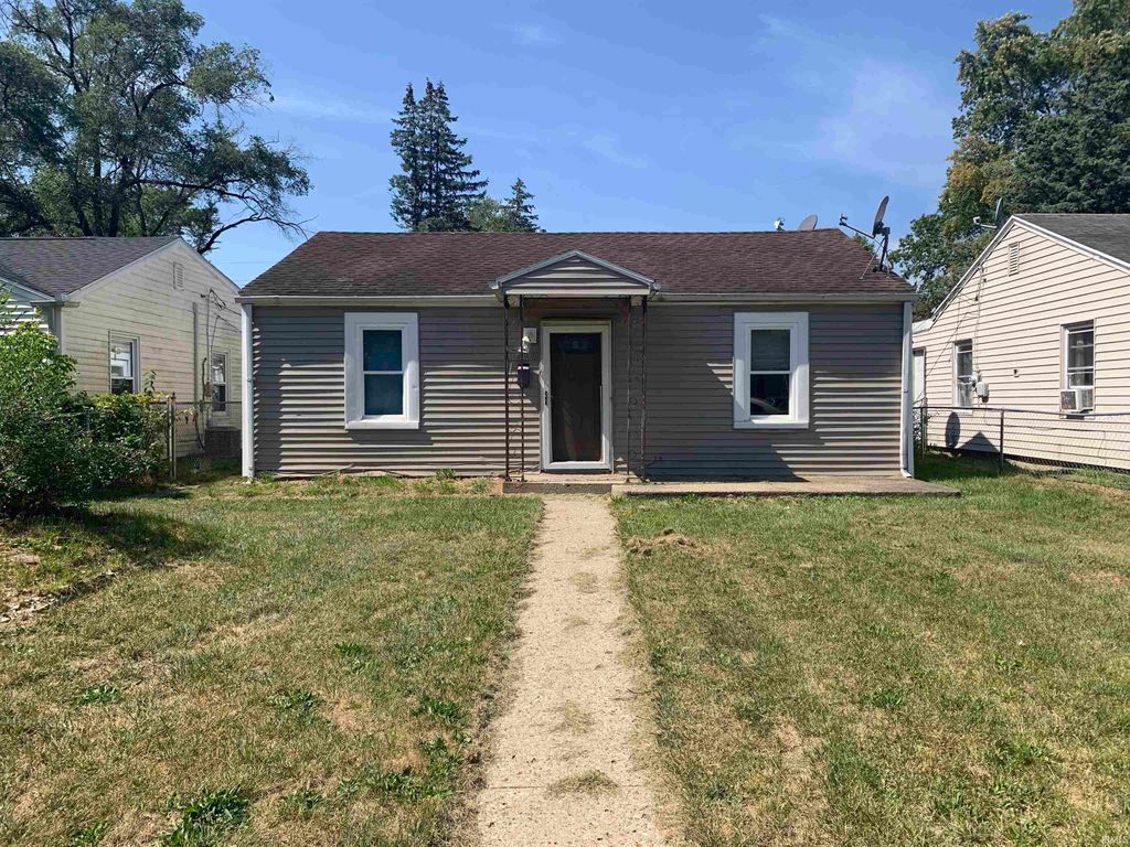 Photo of 1649 N Adams Street, South Bend, IN 46628 (MLS # 202542922)