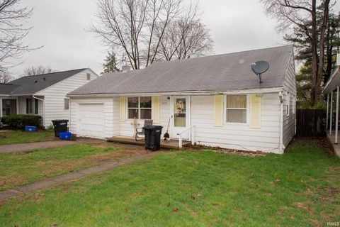 Tiny photo for 2216 Roselawn Avenue, Lafayette, IN 47904 (MLS # 202611155)