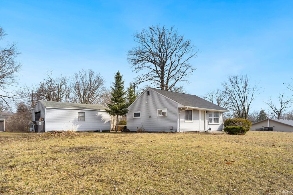 Photo of 1715 Fleetwood Avenue, Fort Wayne, IN 46803 (MLS # 202607458)