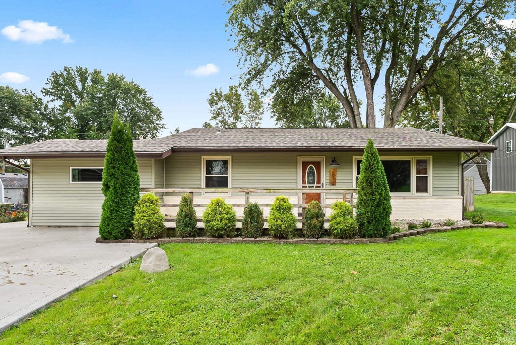 Photo of 2616 Otsego Drive, Fort Wayne, IN 46825 (MLS # 202642507)