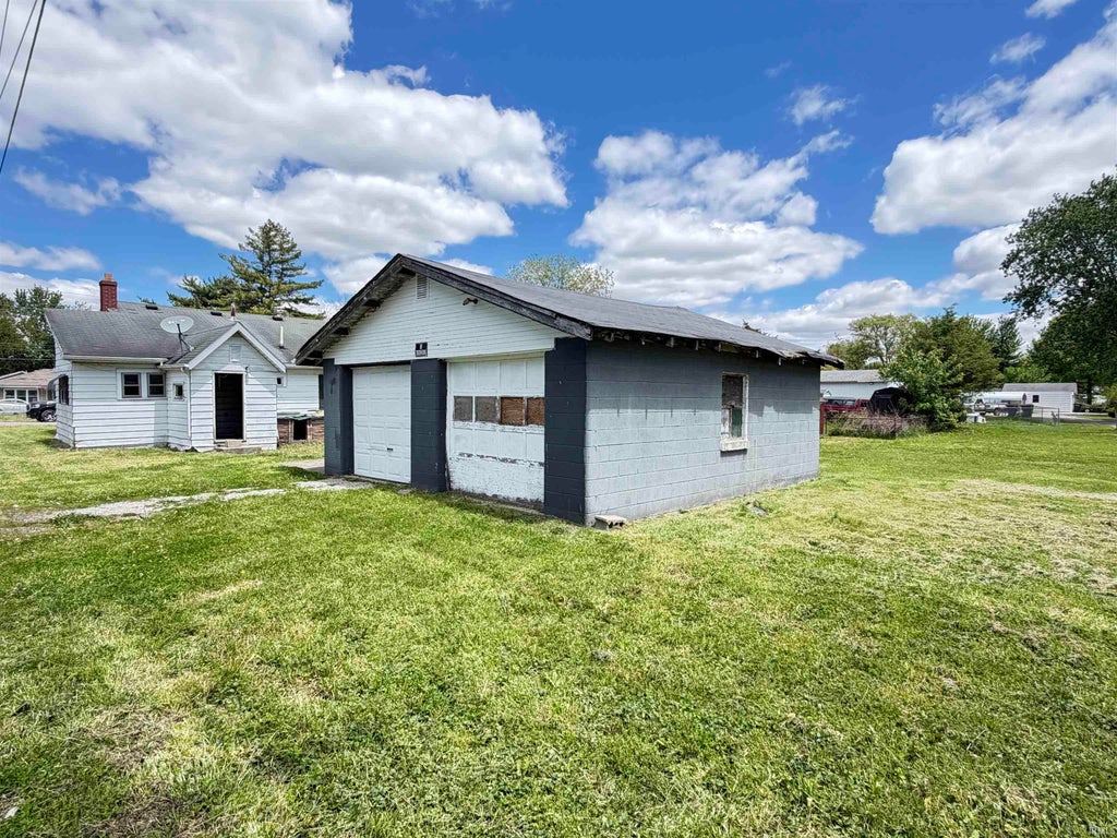 Photo of 1621 W 16th Street, Muncie, IN 47302 (MLS # 202637046)