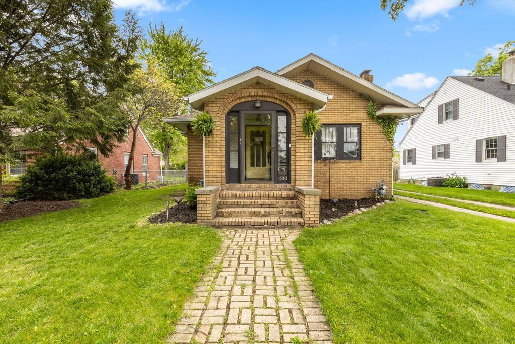 Photo of 1210 Strong Avenue, Elkhart, IN 46514 (MLS # 202616920)