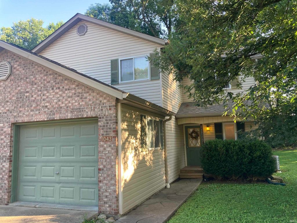 Photo of 1043 N Forest View Drive, Ellettsville, IN 47429 (MLS # 202626655)