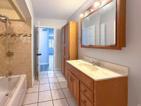Tiny photo for 1901 GENTILLY Court, Kokomo, IN 46902 (MLS # 202642602)