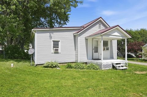 Photo of 449 Olive Street, Cromwell, IN 46732 (MLS # 202626669)