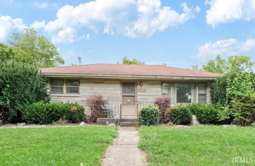 Photo of 724 W Ladd Avenue, Bloomington, IN 47403 (MLS # 202633848)