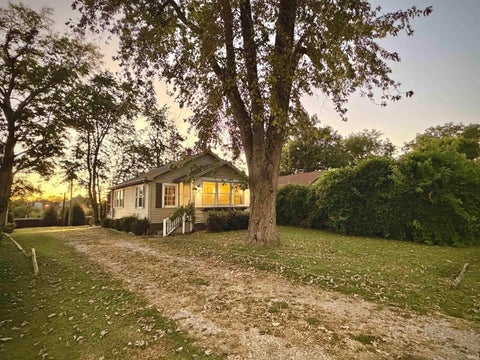 Photo of 1319 SE Riverside Drive, Evansville, IN 47713 (MLS # 202642114)