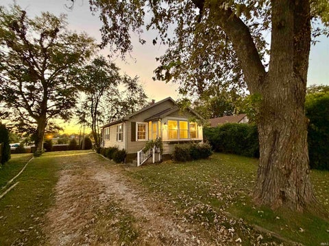Tiny photo for 1319 SE Riverside Drive, Evansville, IN 47713 (MLS # 202642114)