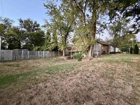 Tiny photo for 1319 SE Riverside Drive, Evansville, IN 47713 (MLS # 202642114)