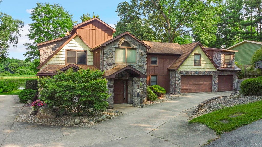 Photo of 18318 Chickasaw Trail, Culver, IN 46511 (MLS # 202628895)