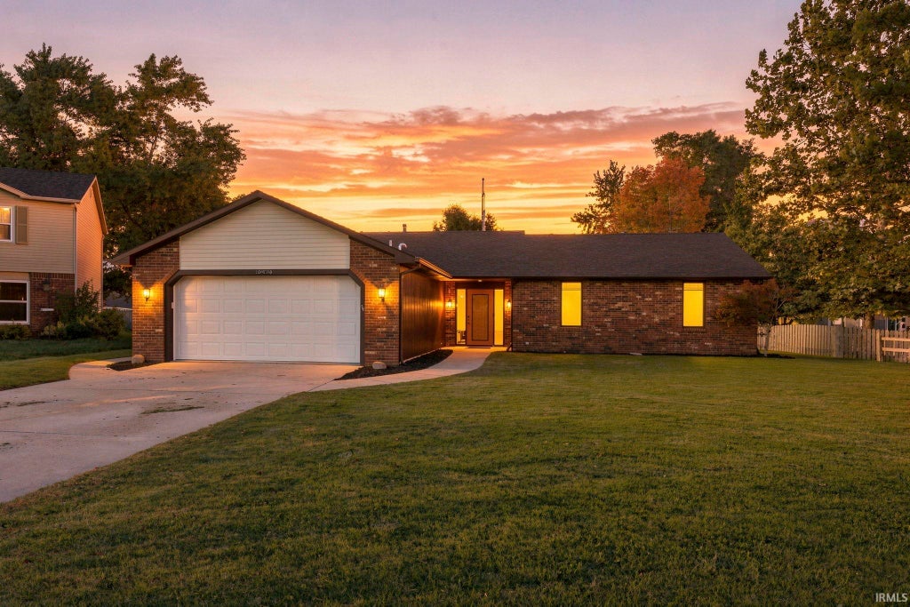 Photo of 10524 Albemarle Court, Fort Wayne, IN 46845 (MLS # 202642598)