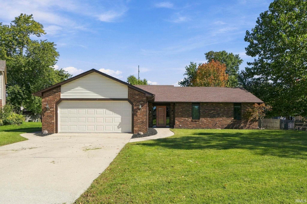 Photo of 10524 Albemarle Court, Fort Wayne, IN 46845 (MLS # 202642598)