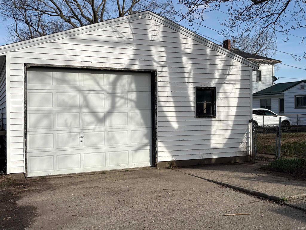 Photo of 310 Columbia Avenue, Peru, IN 46970 (MLS # 202608201)