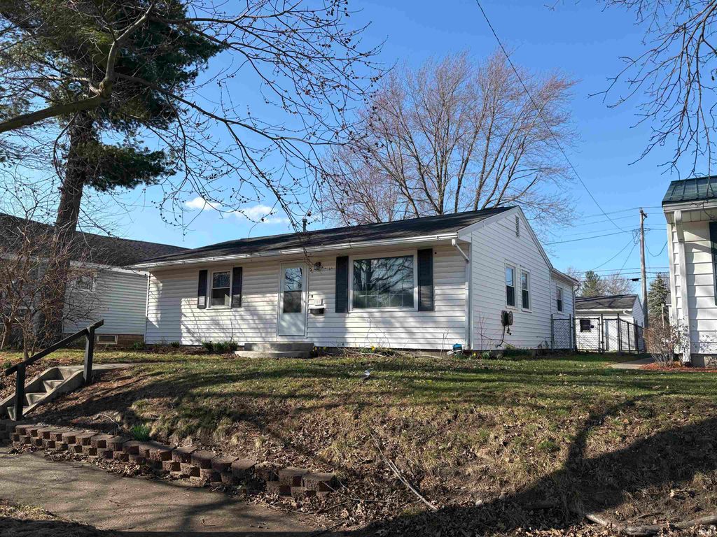 Photo of 310 Columbia Avenue, Peru, IN 46970 (MLS # 202608201)