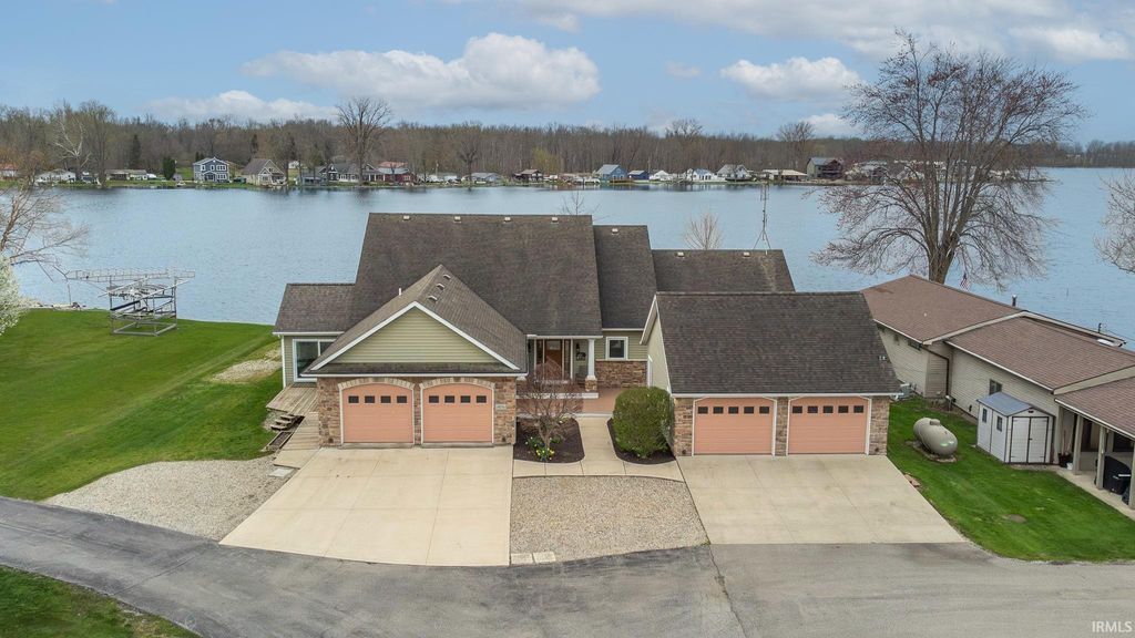 Photo of 56 E Sunny Acres S. Street, Rome City, IN 46784 (MLS # 202613166)