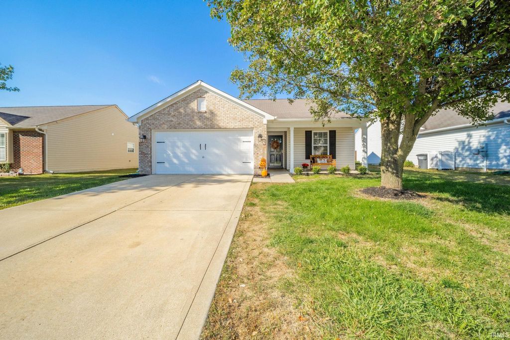 Photo of 928 Shore Bend Boulevard, Kokomo, IN 46902 (MLS # 202536745)