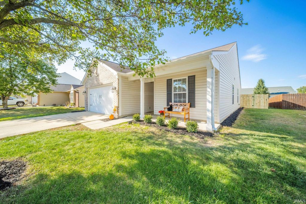 Photo of 928 Shore Bend Boulevard, Kokomo, IN 46902 (MLS # 202536745)