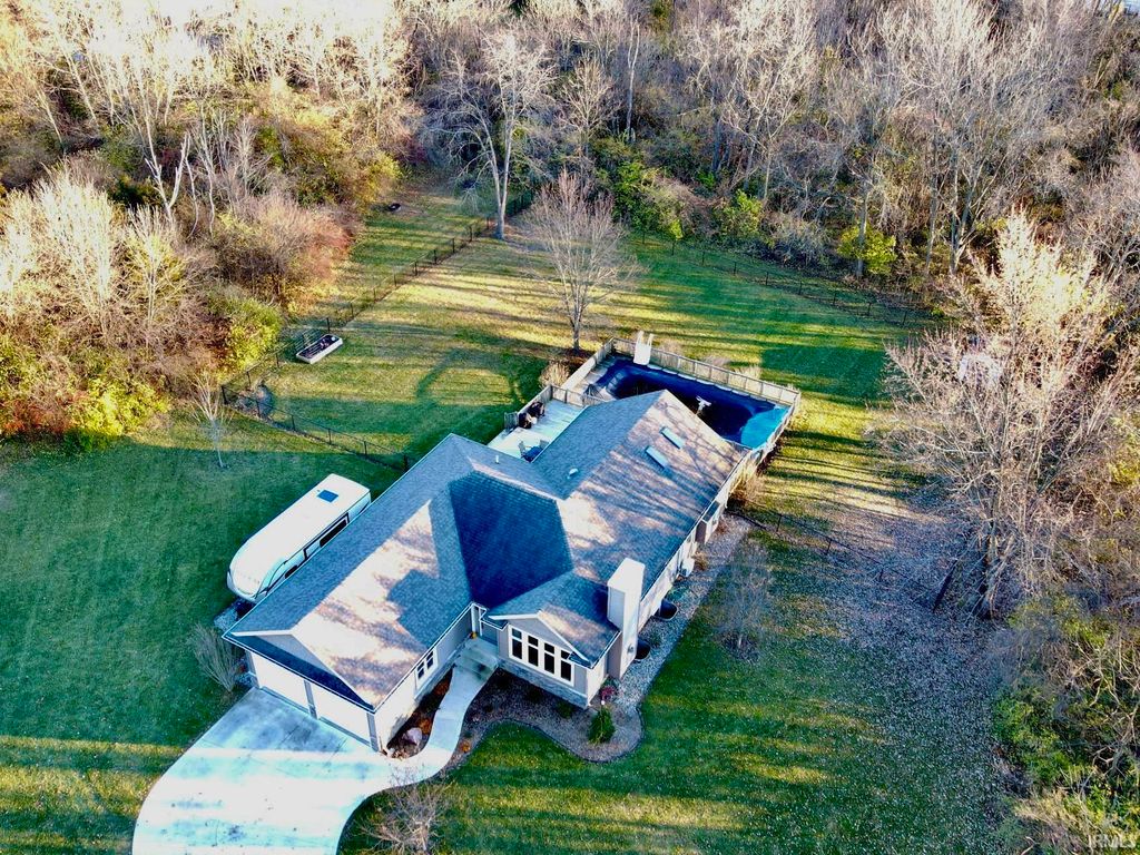 Photo of 5307 E 1400 N Road, Syracuse, IN 46567 (MLS # 202602886)