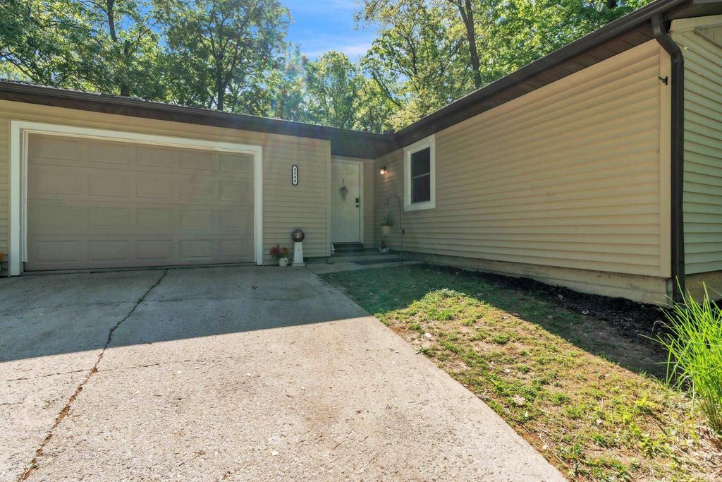 Photo of 9344 N Oak Shore Drive, Rome City, IN 46784 (MLS # 202620695)